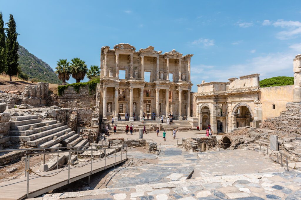 I resti dell'antica biblioteca di Celso a Efeso