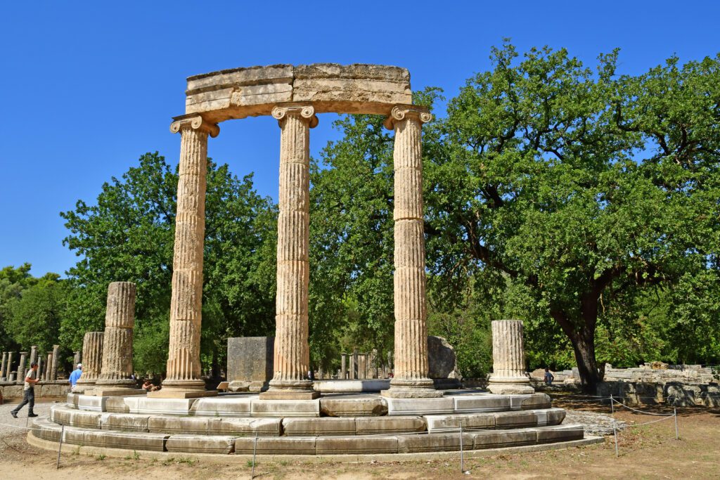 I resti di Il Philippeion a Olympia, nel Peloponneso, a 100 km dal porto di Patrasso
