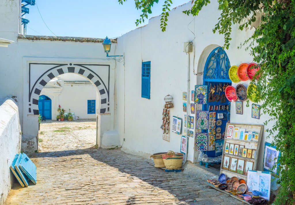 Il centro storico di Sidi Bou Said, meta preferita dei turisti che arrivano in Tunisia