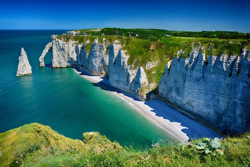 La Costa d'Alabastro e le valli verdi di Étretat, a nord di Le Havre