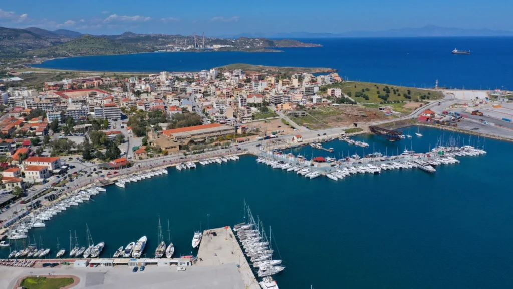 Porto e Marina di Lavrio