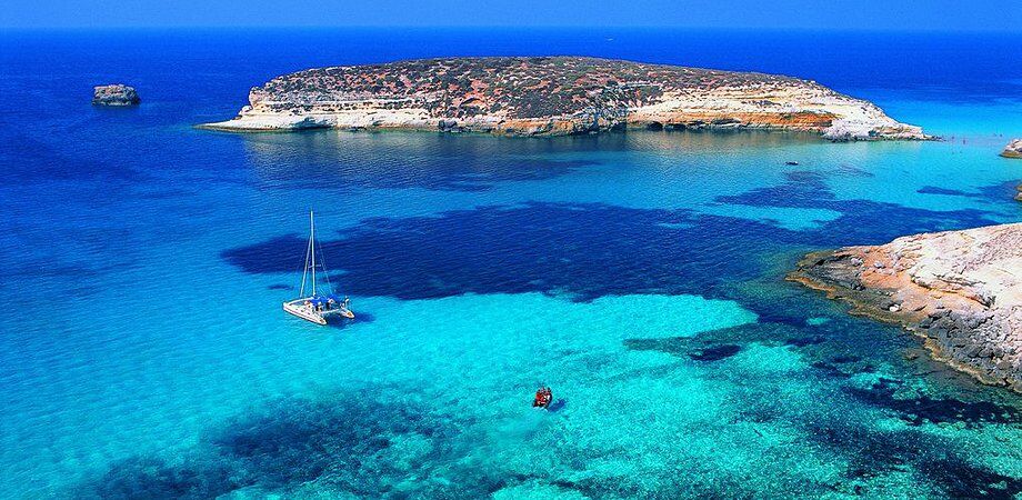 Traghetti-Siremar-da-Trapani-e-Porto-Empedocle-per-Lampedusa-e-Linosa