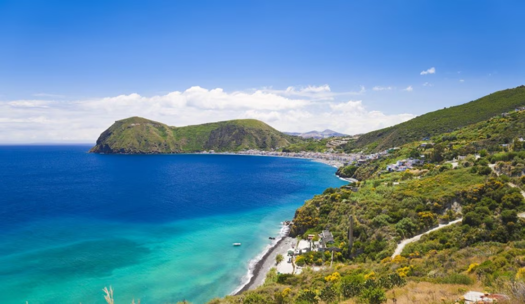 Traghetti-Siremar-per-le-Isole-Eolie-Lipari