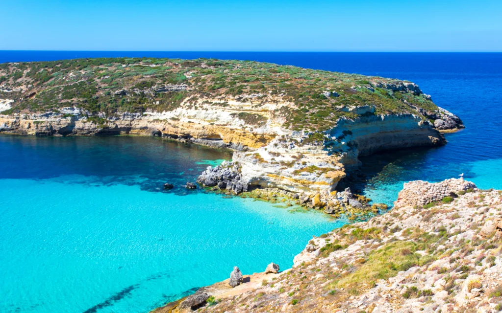 il-mare-cristallino-di-Linosa-e-Lampedusa-da-Porto-Empedocle-con-Liberty-Lines