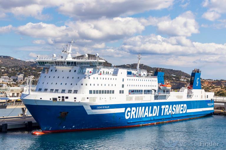 Prenota-su-Traghetti-Sealines-i-biglietti-nave-Trasmed