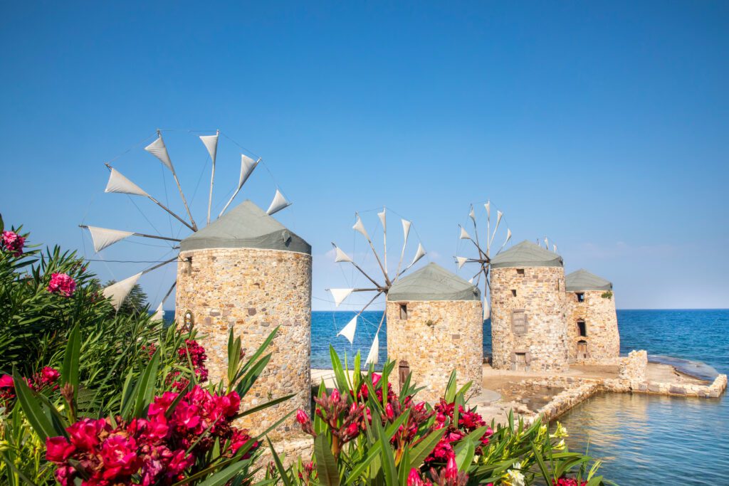 Storici mulini a vento sull'isola di Chios, nel Nord Egeo